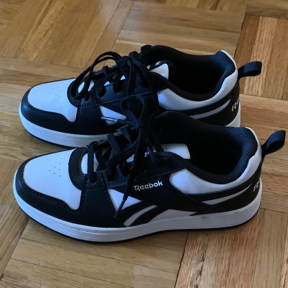 Reebok NWOT Low-Top Court Sneakers Youth Size 2 Black & White